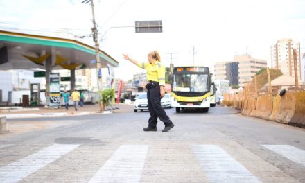 CMTC treina motoristas antes da liberação do anel interno da Praça Cívica para ônibus