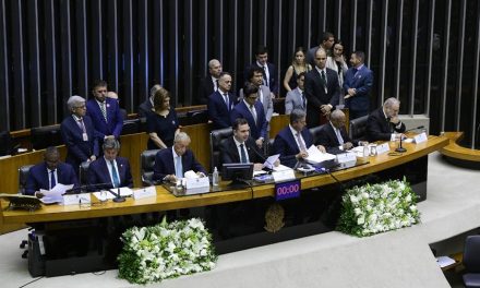 Congresso Nacional: sessão pelo Bicentenário é marcada por defesa da democracia