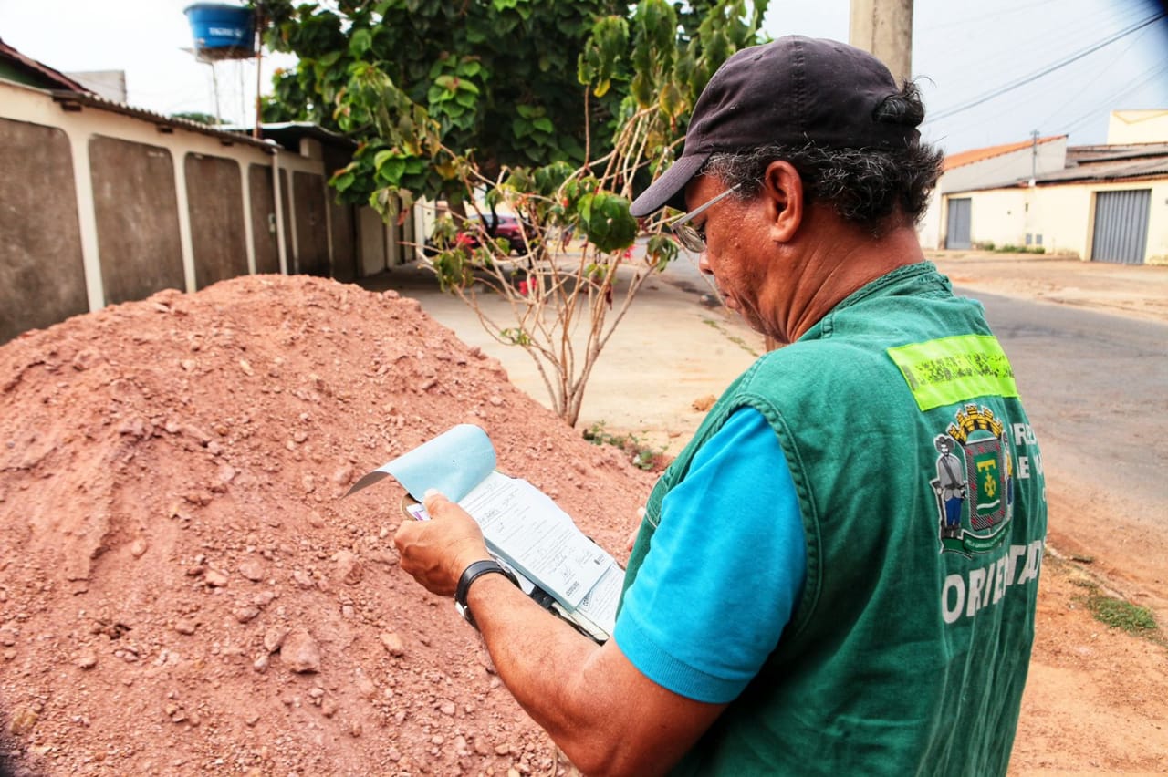 Prefeitura de Goiânia aplica 1,5 mil notificações educativas para desestimular descarte irregular de entulho e lixo