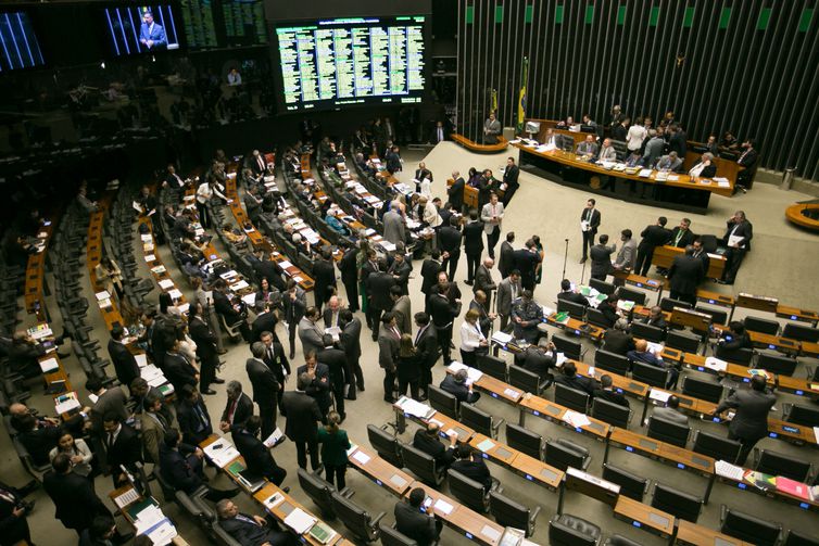 Emendas de bancada e comissões ao Orçamento ultrapassam R$ 234 bilhões