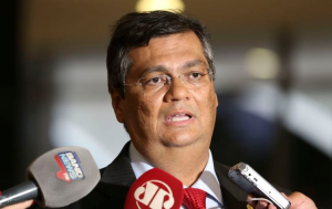 Dino defende mudança na lei para enquadrar facções como terroristas