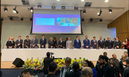 Governador, vice, deputados e senador eleitos são diplomados em Goiânia