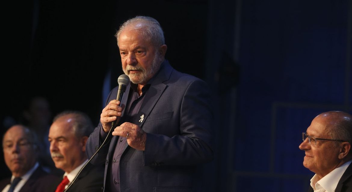 Lula confirma Aloizio Mercadante como presidente BNDES