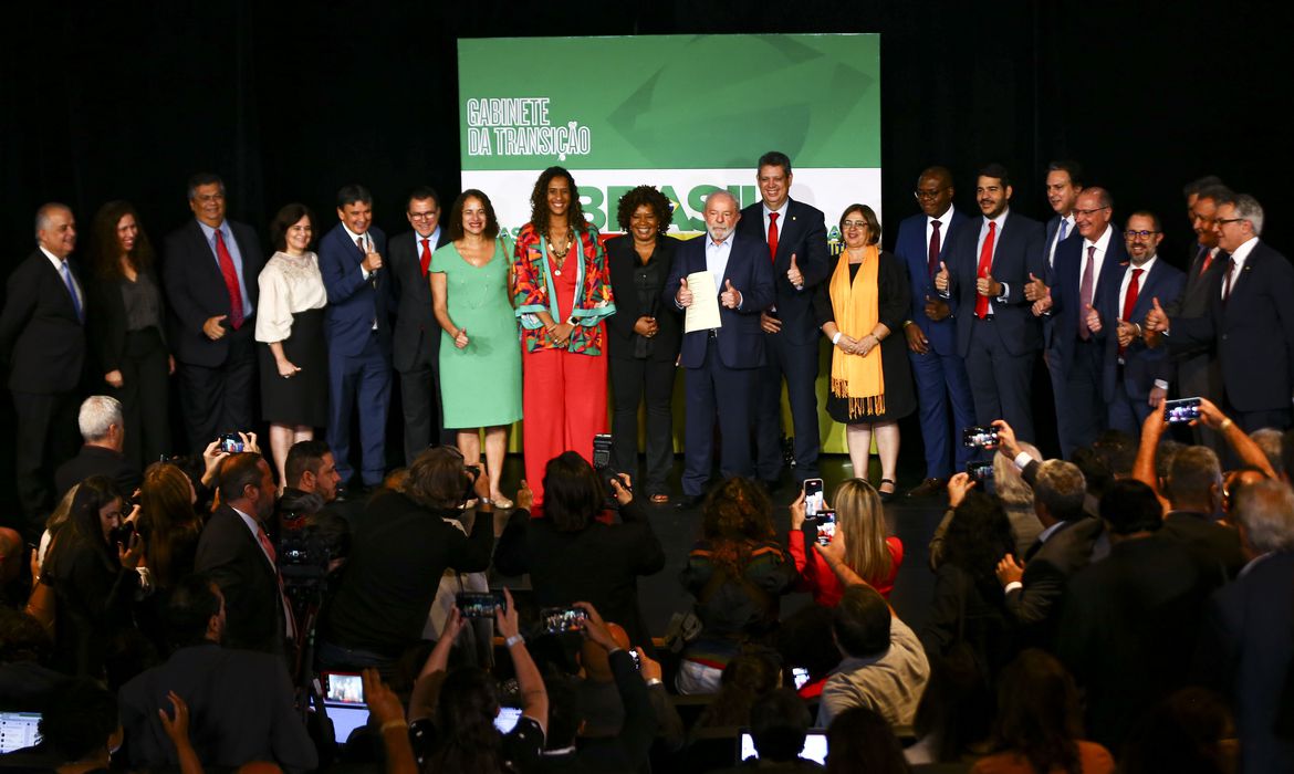 Presidente eleito Lula anuncia mais 16 ministros da futura gestão Presidente eleito Lula anuncia mais 16 ministros da futura gestão