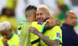 Pelé envia mensagem de apoio a Neymar após eliminação da Copa