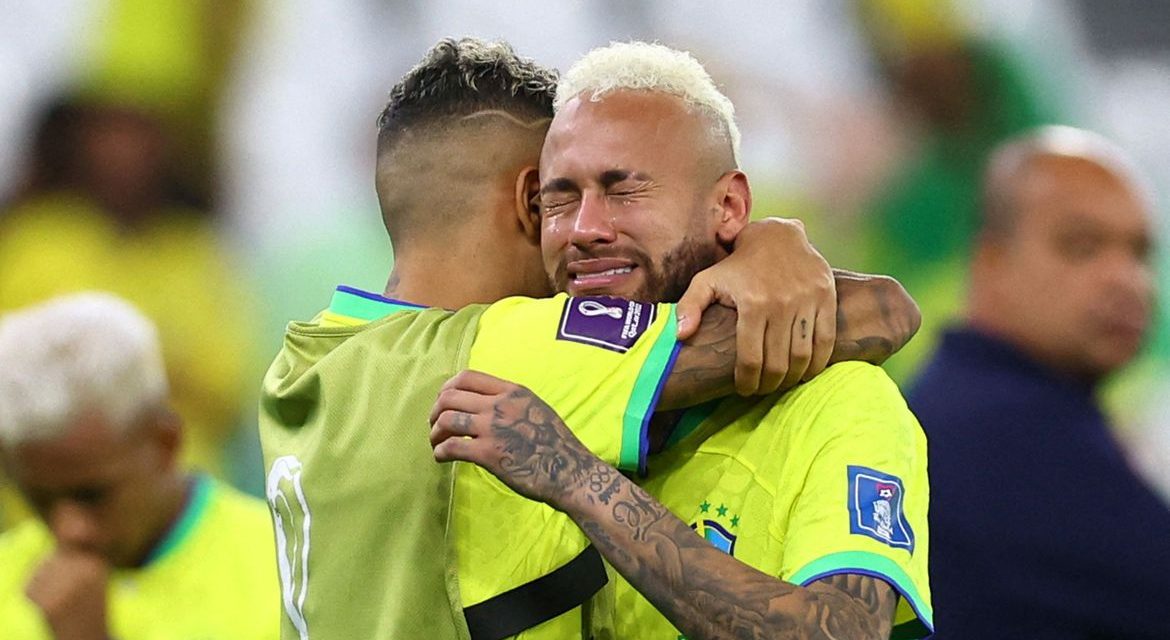 Pelé envia mensagem de apoio a Neymar após eliminação da Copa