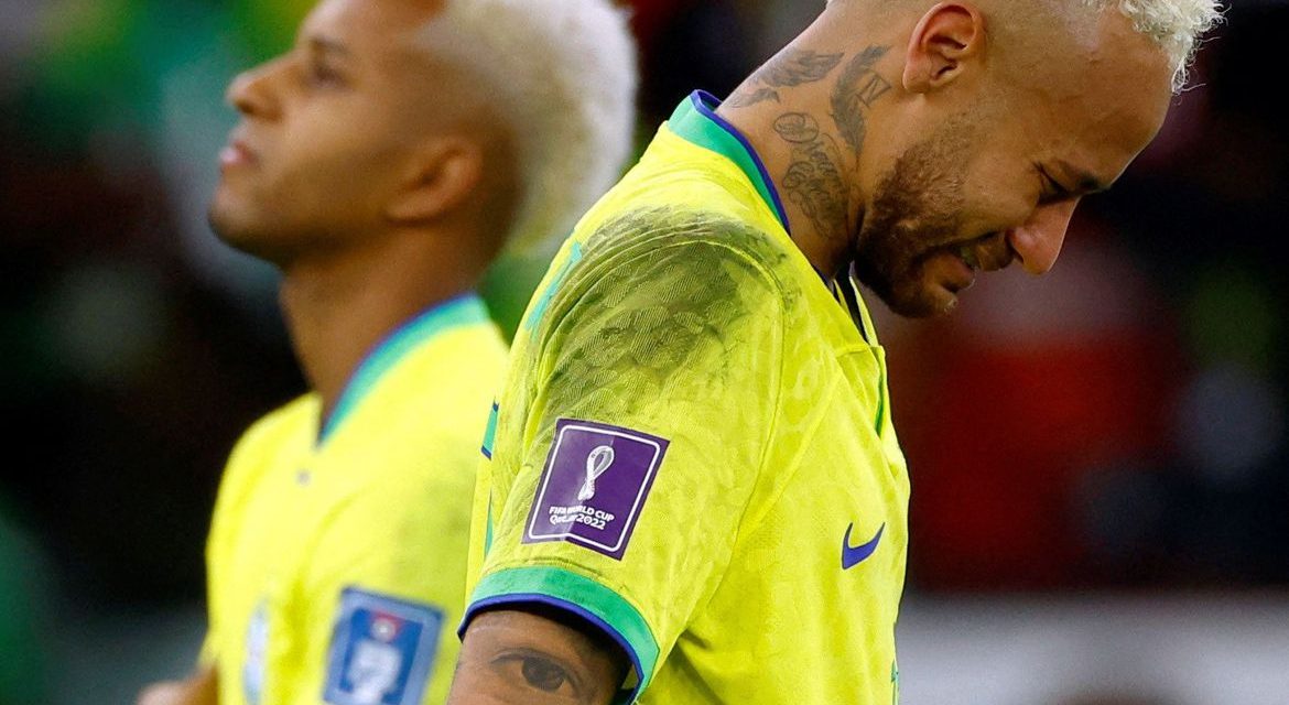 Pelas redes sociais, Neymar diz estar destruído e Rodrygo se desculpa