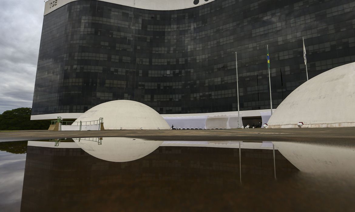 TSE aprova contas da campanha de Lula e Alckmin TSE aprova contas da campanha de Lula e Alckmin