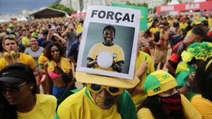 Estado de saúde de Pelé melhora, mas ainda não há previsão de alta