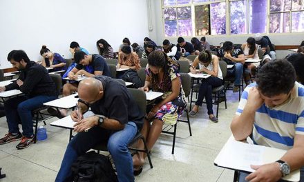 Educação de Jovens e Adultos tem vagas abertas na rede estadual de Goiás