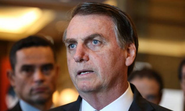 Ministro do TSE condena Bolsonaro à inelegibilidade pela terceira vez