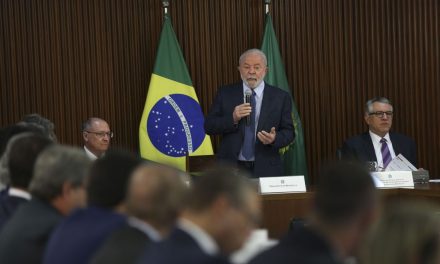 Lula acerta criação de plano comum de obras com governadores