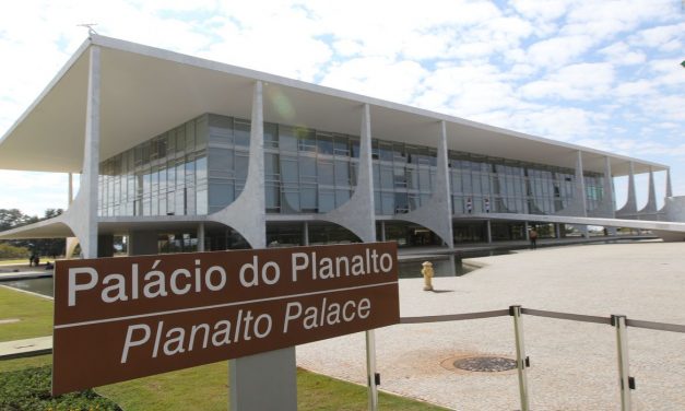 Bloqueio de verbas é ‘inevitável’ e deve atingir no mínimo R$ 10 bi, diz equipe econômica ao Planalto