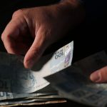 Governo propõe salário mínimo de R$ 1.502 em 2025