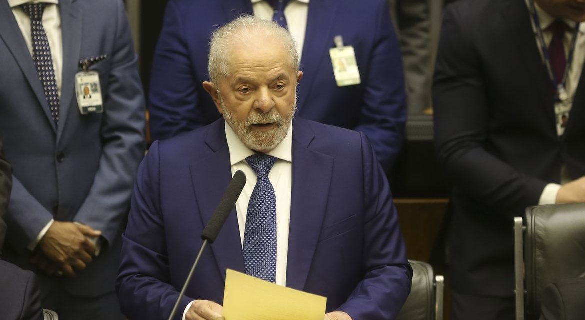Lula já revogou 97 normas do governo Bolsonaro, aponta estudo