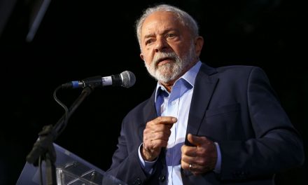 “Dificilmente chegaremos à meta de déficit zero em 2024”, diz Lula