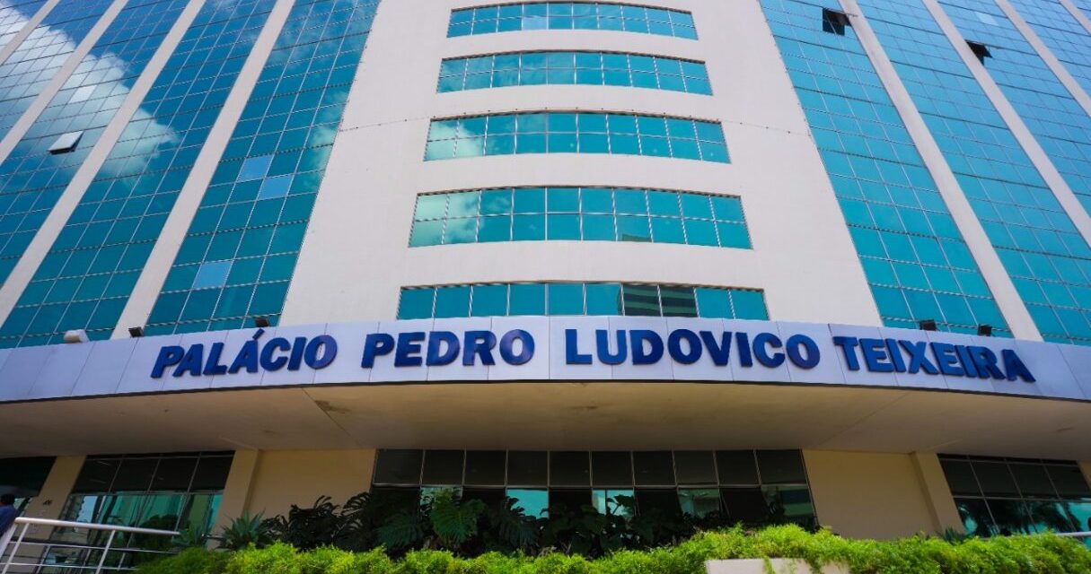 Governo de Goiás lança edital de concurso público com 88 vagas e salário inicial de R$ 12,7 mil