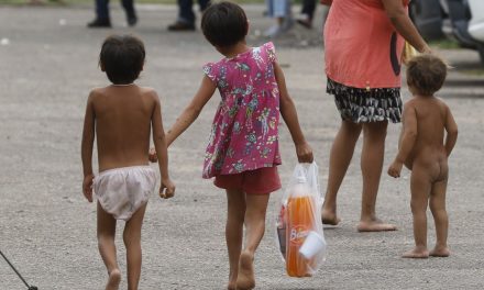Crianças yanomami com desnutrição grave apresentam melhora