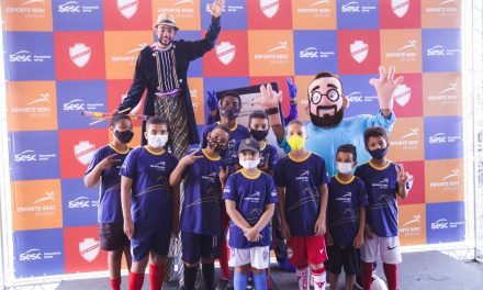 Sesc realiza aulas de futebol gratuitas em parceria com o Vila Nova