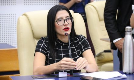 Gabriela Rodart reassume mandato na Câmara de Goiânia