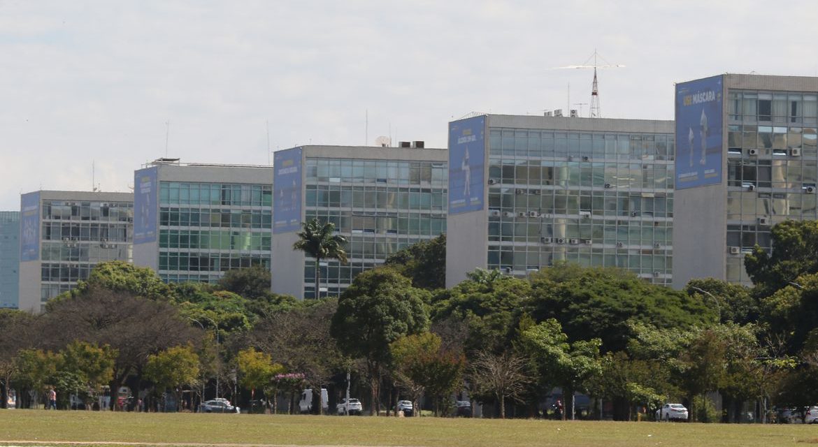 Estudo mostra que governo Bolsonaro atuou para reprimir servidores