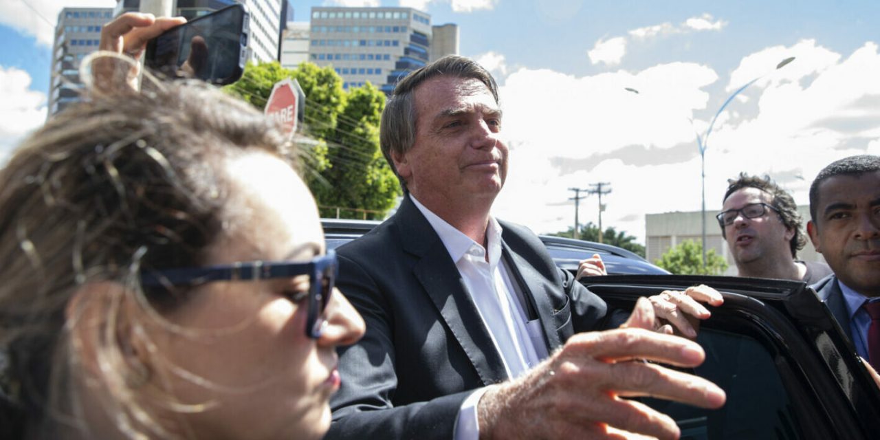 Em depoimento, Bolsonaro diz que compartilhou sem querer vídeo que questionava sistema eleitoral