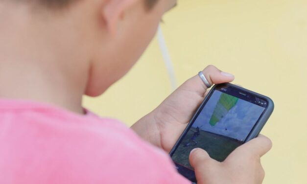 Pediatras alertam para aumento de desafios perigosos na internet