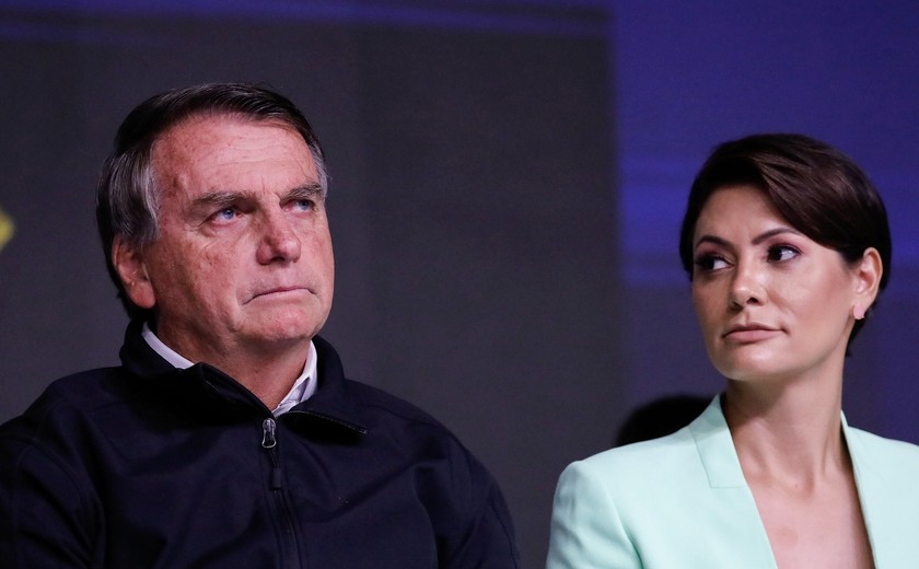 Presidente da CPMI descarta quebra de sigilo de Michele e Bolsonaro