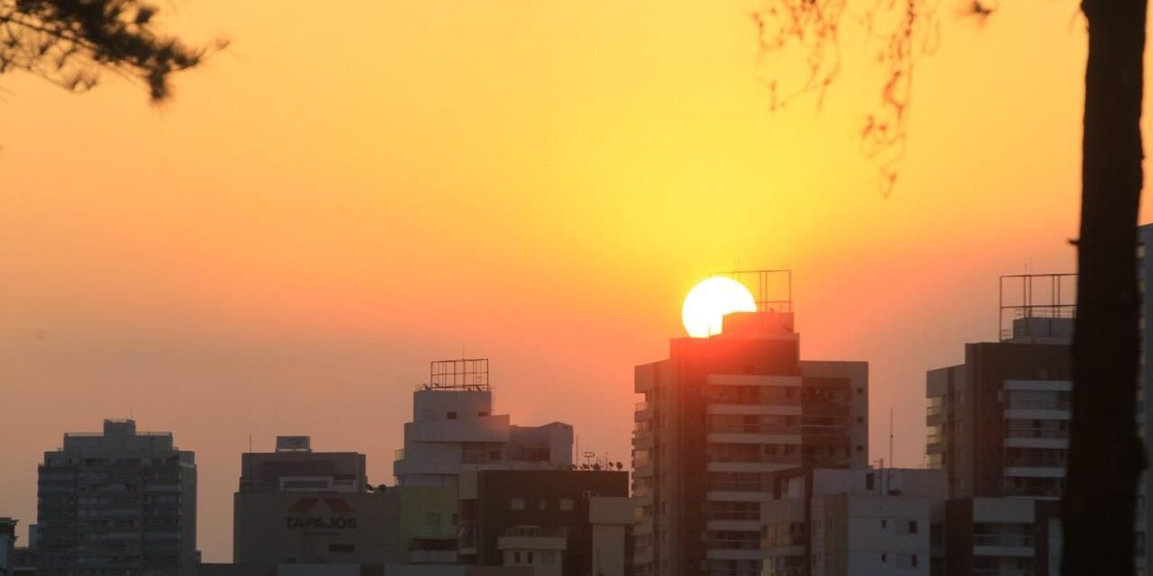 Goiás deve ter nova onda de calor, e termômetros de rua já marcam 44ºC