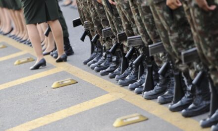 Governo apresentará PEC que proíbe militares da ativa de disputar eleição