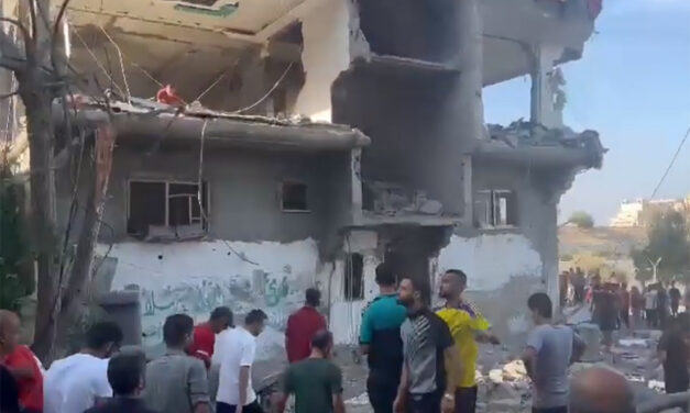 Prédio ao lado de casa de brasileiro é bombardeado na Faixa de Gaza