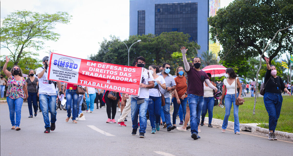 Servidores da Educação de Goiânia encerram greve depois de 40 dias