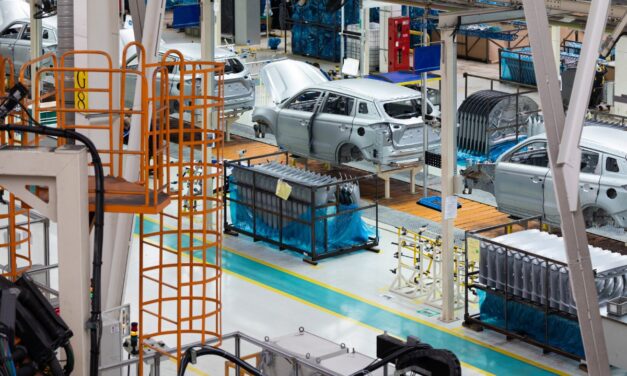 Produção industrial cai 0,9% em maio, diz IBGE