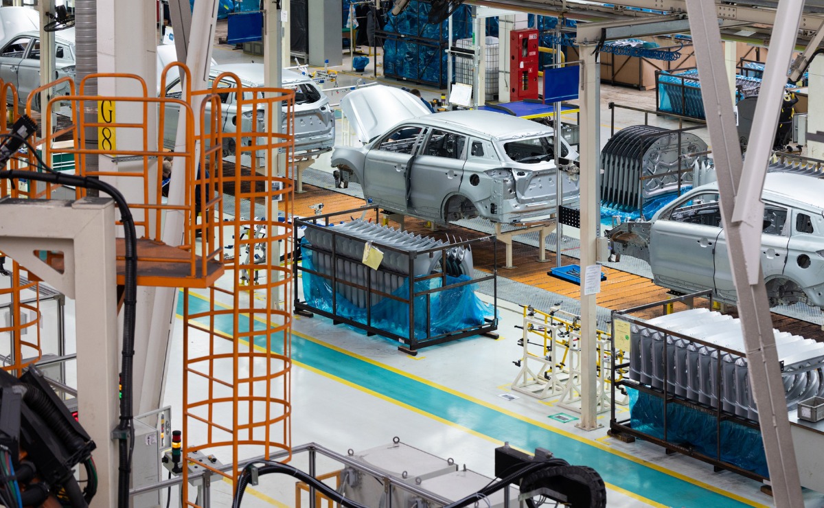 Produção industrial cai 0,9% em maio, diz IBGE