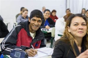 Abertas matrículas para Educação de Jovens e Adultos na rede estadual de ensino em Goiás