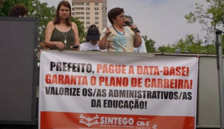 Servidores administrativos da Educação entram em greve, em Goiânia