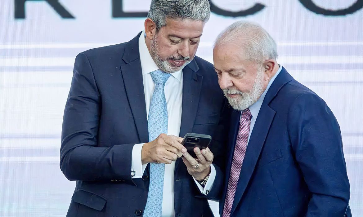 Lula e Arthur Lira se reúnem para tratar da relação entre poderes
