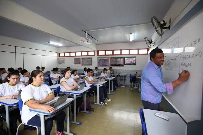 Servidores da educação de Goiás receberão bônus por produtividade