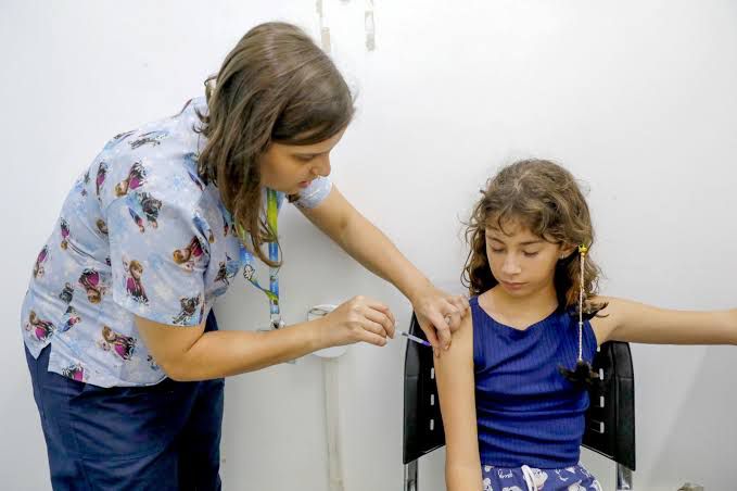 Goiás inicia vacinação contra HPV com dose única para meninos e meninas de 9 a 14 anos