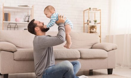 Datafolha: 76% dos brasileiros dizem que licença-paternidade deveria ser maior