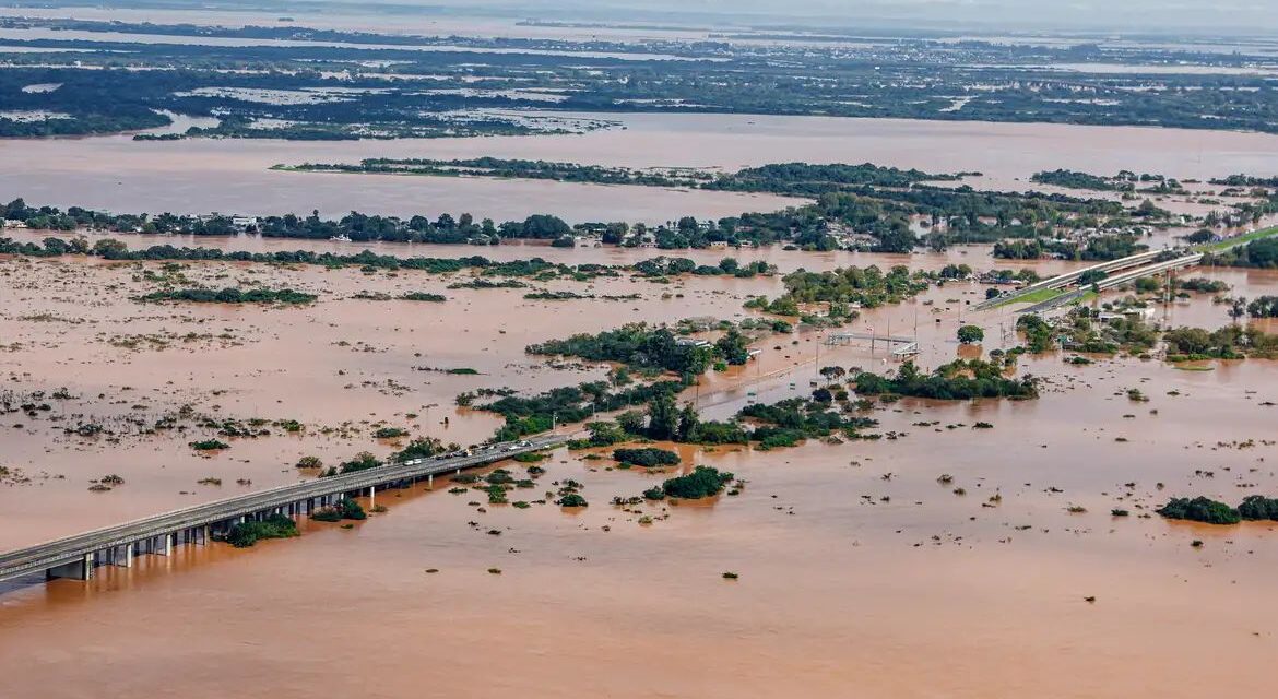 Nível do Guaíba começa a descer, mas ainda está 2m acima do limite