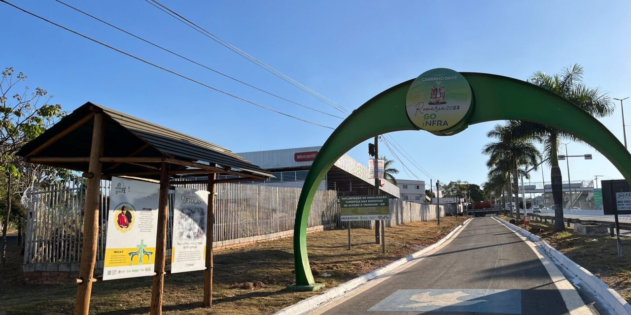 Rodovia dos Romeiros recebe painéis com a história da devoção ao Divino Pai Eterno