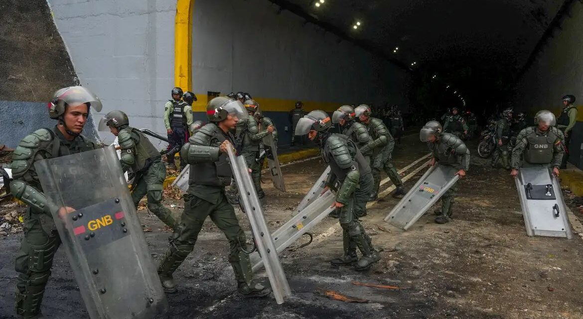 Atos na Venezuela têm 749 presos, sete mortos e 48 policiais feridos