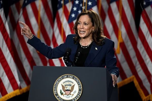 Kamala volta a atacar Trump e cita retrocesso: ‘É a escolha entre liberdade e o caos’