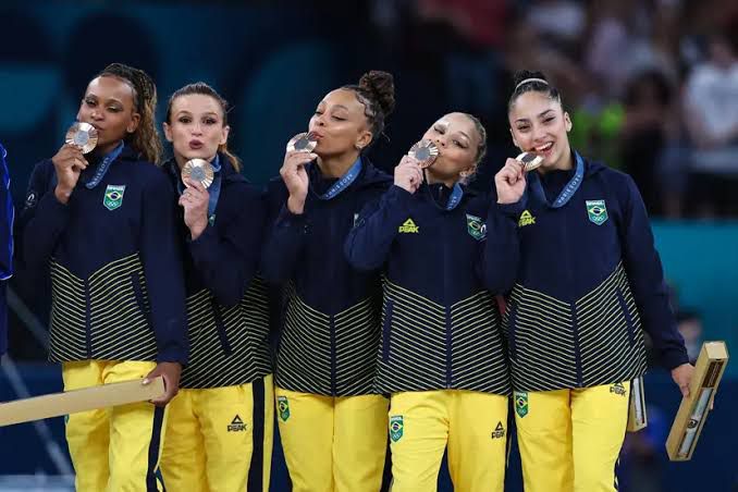 Equipe feminina conquista bronze na ginástica artística em Paris