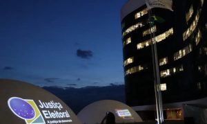 Servidores do INSS entram em greve por tempo indeterminado