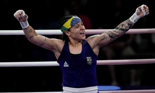 Bia Ferreira vence mais uma e garante ao menos o bronze em Paris