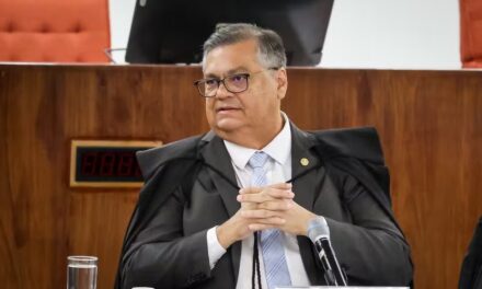 Dino suspende execução de emendas impositivas até que Congresso crie regras de transparência