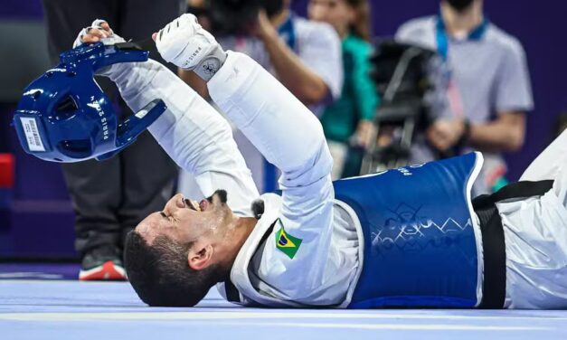 Edival Pontes conquista bronze para o Brasil no taekwondo