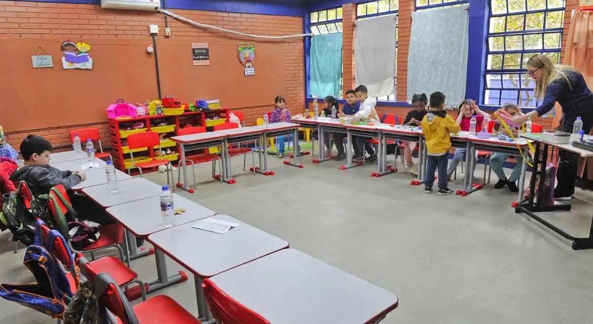 Porto Alegre retoma aulas em todas as escolas atingidas pela enchente